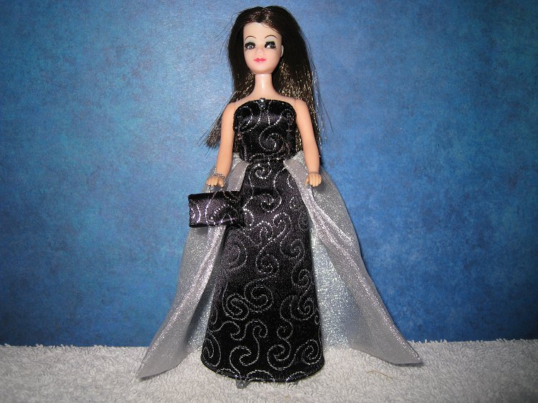  Elegance Raven gown with purse