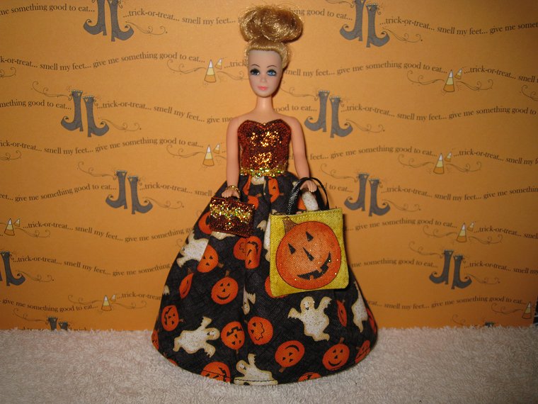 Pumpkins and Ghosts Gown with bag & purse