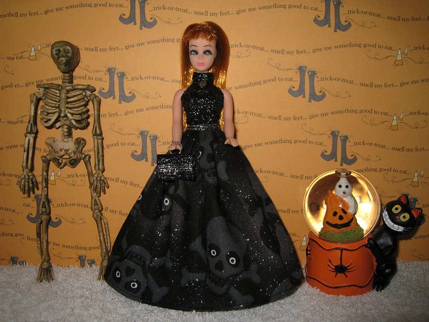 Large Skulls Gown