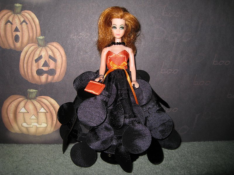 Ballgown with necklace & purse 