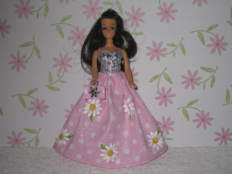 Large Daisy Pink Gown with purse